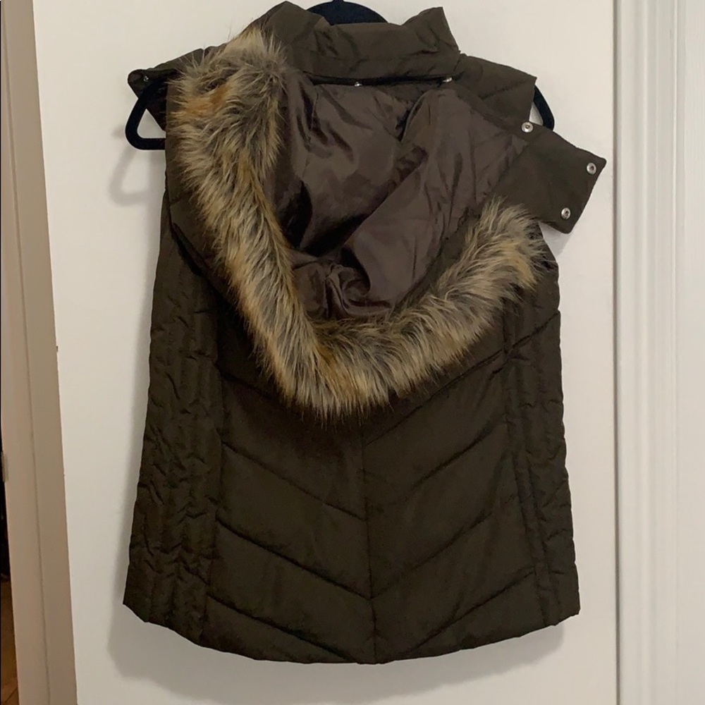 Forest green puffer vest